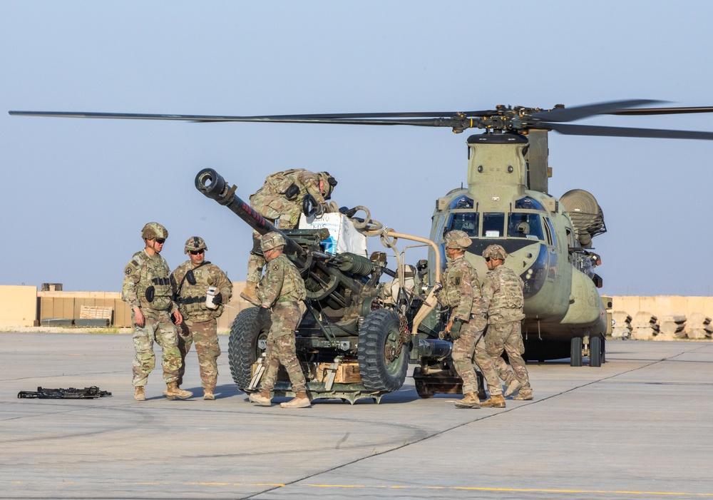 U.S. Troops Conduct Howitzer Airlift