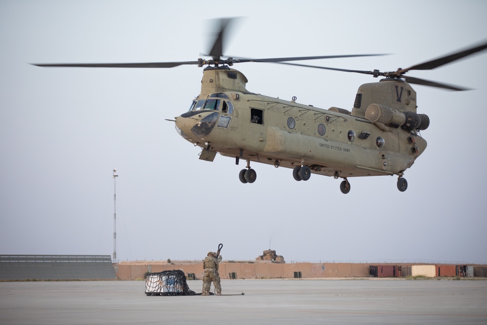 U.S. Troops Conduct Howitzer Airlift