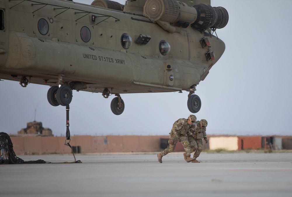 U.S. Troops Conduct Howitzer Airlift
