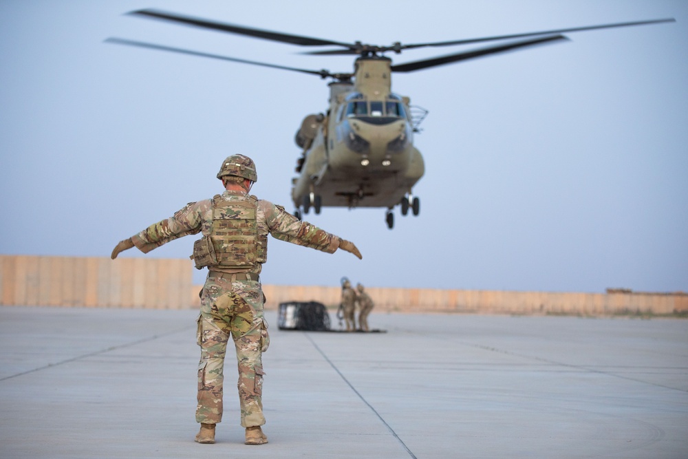 U.S. Troops Conduct Howitzer Airlift