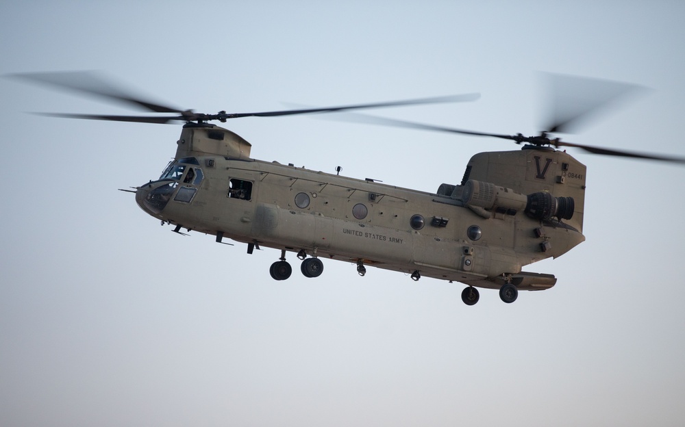 U.S. Troops Conduct Howitzer Airlift