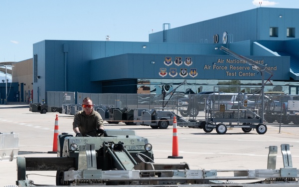Weapons Load Crew