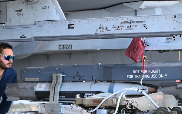 Weapons Load Crew