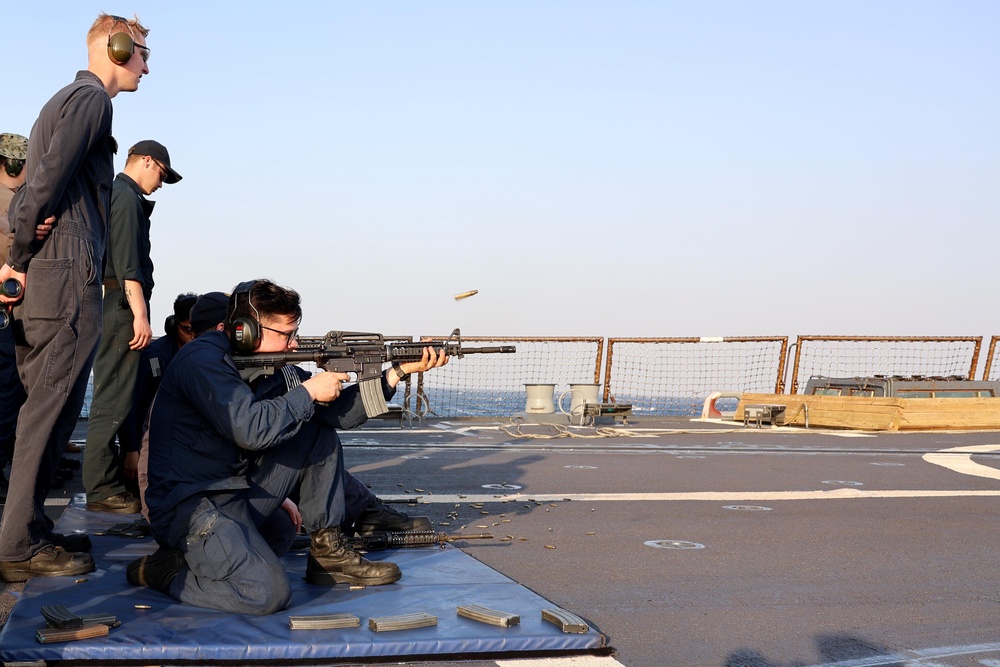 Sailors receive qualification training
