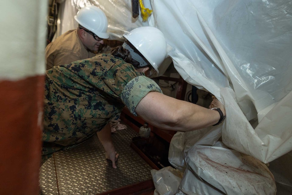MARFORCOM Commander visits USS Mesa Verde