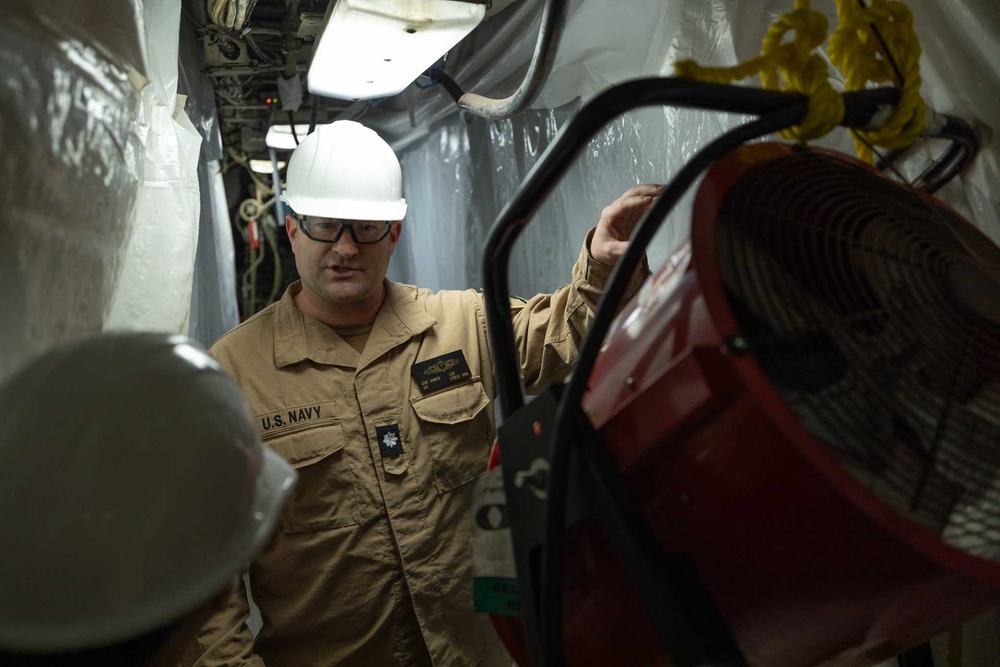 MARFORCOM Commander visits USS Mesa Verde