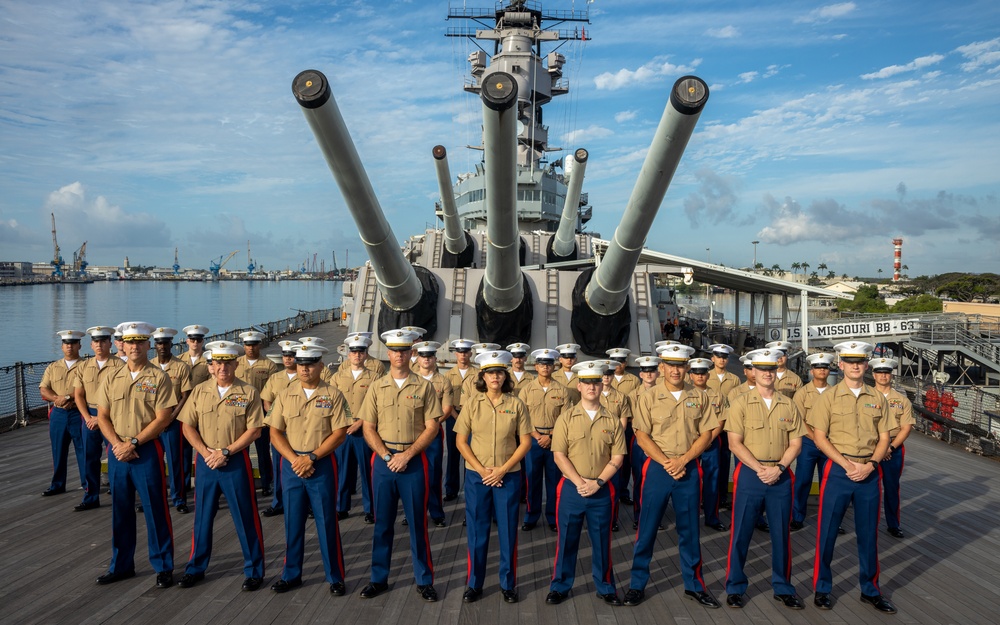 HQSVCBN, MARFORPAC tours the USS Missouri