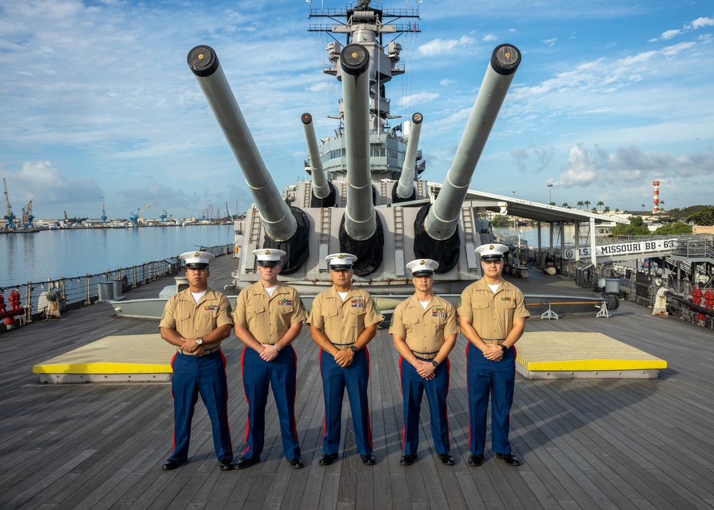HQSVCBN, MARFORPAC tours the USS Missouri