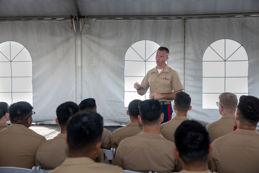 HQSVCBN, MARFORPAC tours the USS Missouri