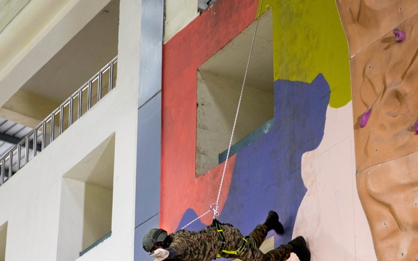 U.S. and Indian Soldiers climb rock wall during Tiger Triumph