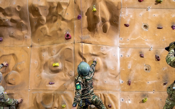 U.S. and Indian Soldiers climb rock wall during Tiger Triumph