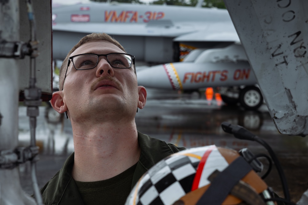 VMFA-312 Arrives to Panama