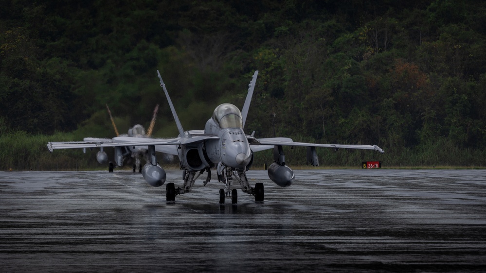 VMFA-312 Arrives to Panama