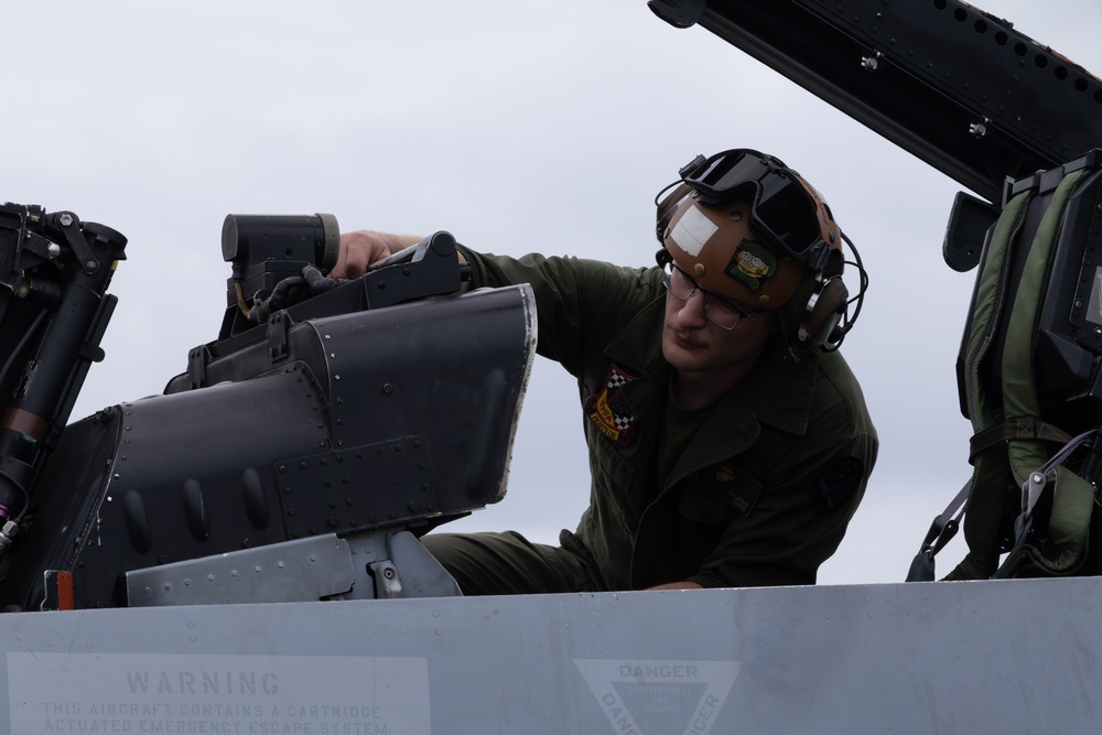 VMFA-312 Arrives to Panama