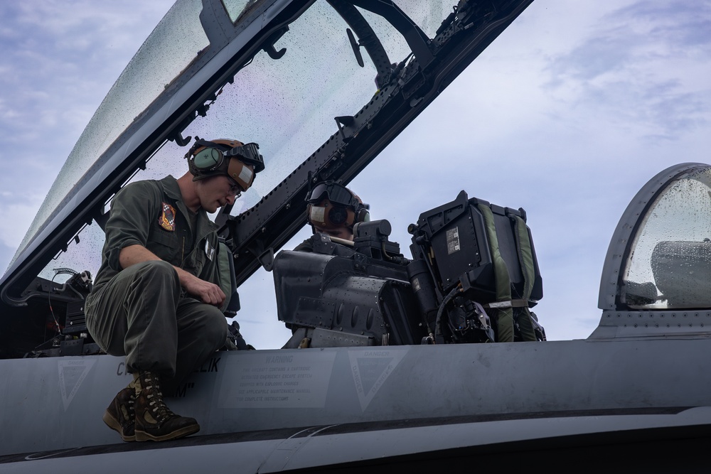 VMFA-312 Arrives to Panama