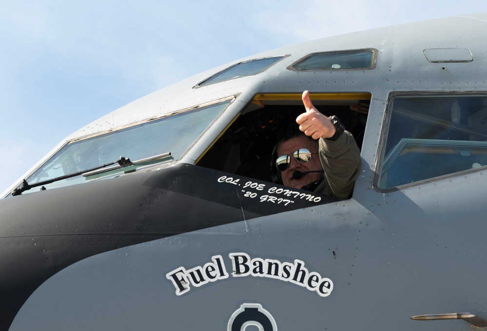 914th Air Refueling Wing Commander completes 'Fini' flight