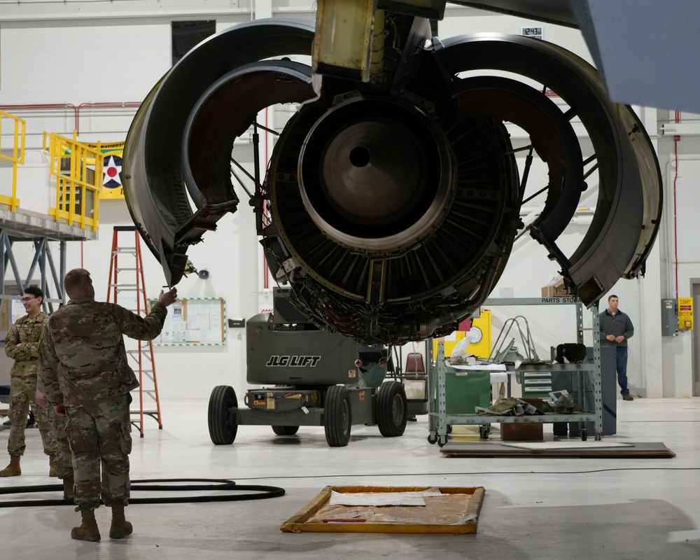 KC-135 Stratotanker Landing Gear System Maintenance