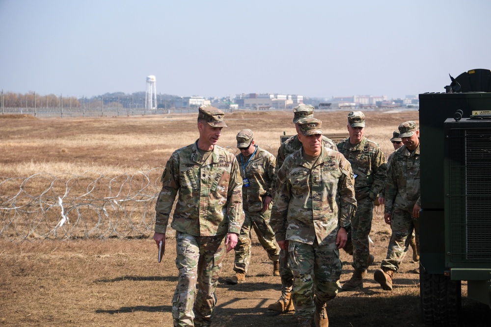 LTG LaNeve Visited 532nd MI Battalion TAC