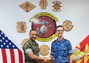 Rear Adm. Walter Hansen meets with II MEF Commanding General