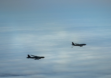 92nd ARS Refuels a B-52 Bomber from Minot