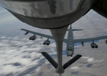 92nd ARS Refuels a B-52 Bomber from Minot