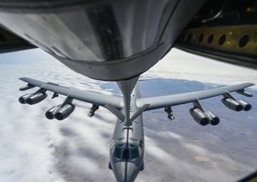 92nd ARS Refuels a B-52 Bomber from Minot