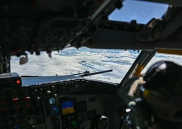 92nd ARS Refuels a B-52 Bomber from Minot