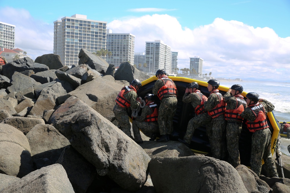 U.S. Navy SEAL candidates perform &quot;Rock Portage&quot;