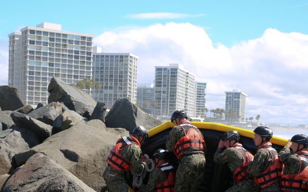 U.S. Navy SEAL candidates perform &quot;Rock Portage&quot;