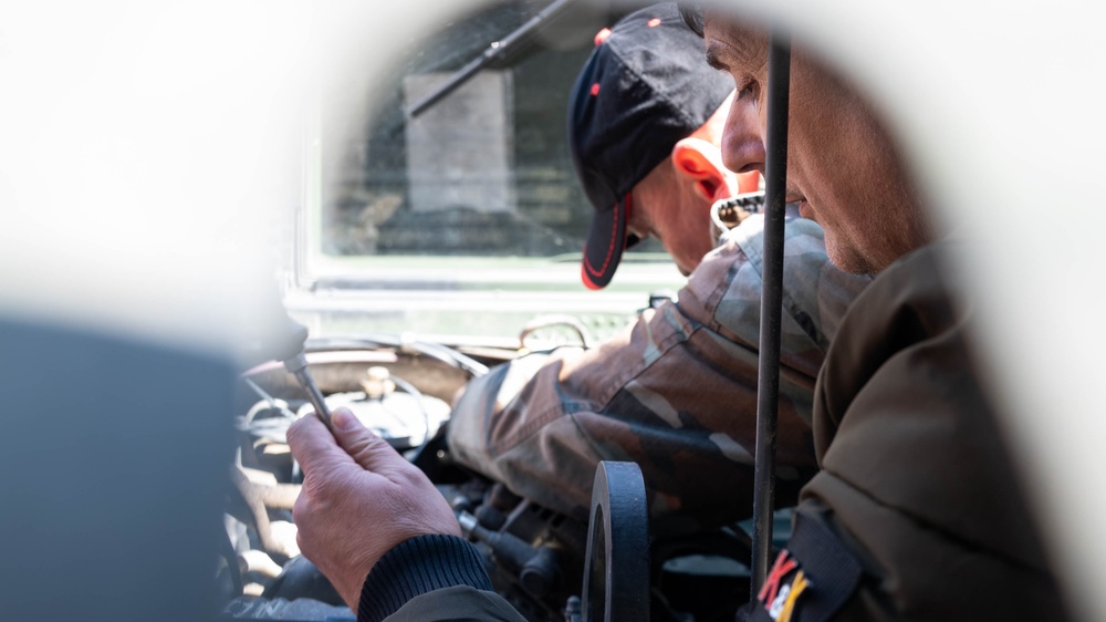 Civilian members of AFBiH conduct vehicle maintenance during convoy, Kakanj, BiH