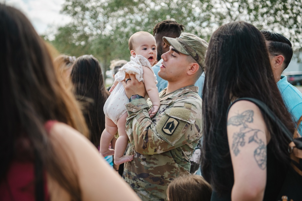 FLARNG Soldiers with 3rd Battalion, 116th Field Artillery Regiment Host Departure Ceremony