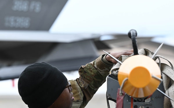 354th MXG hosts 1st quarter load competition