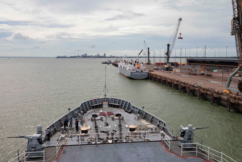 Emory S. Land departs Darwin, Australia