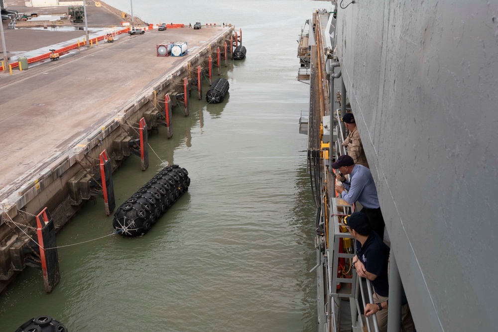 Emory S. Land departs Darwin, Australia