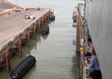 Emory S. Land departs Darwin, Australia