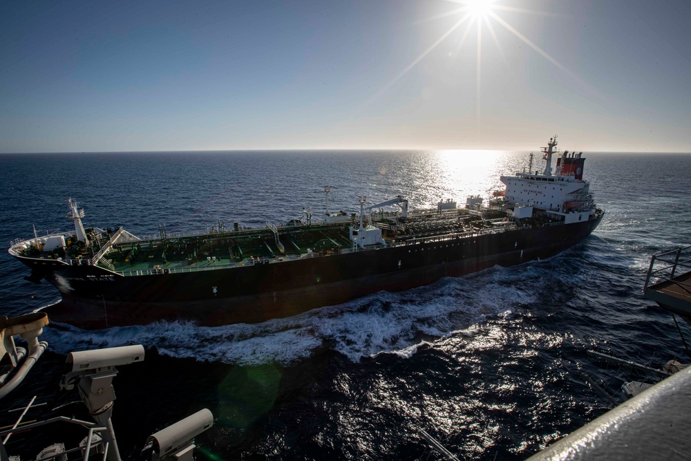 Abraham Lincoln conducts a fueling-at-sea demonstration with Empire State