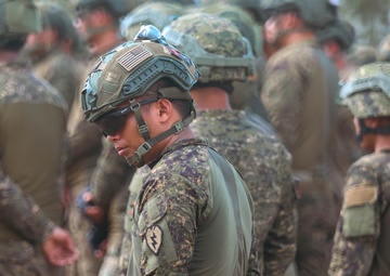 Philippine and U.S. Armies Sharpen Combat Skills in Squad Live-Fire Drills