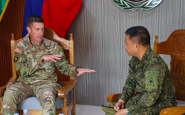 Salaknib 25 | U.S. Army forces host Lt. Gen. Joel Vowell