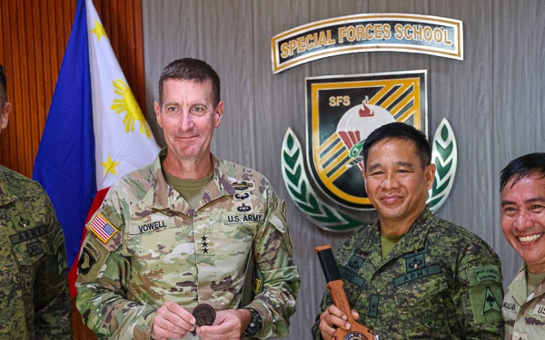 Salaknib 25 | U.S. Army forces host Lt. Gen. Joel Vowell