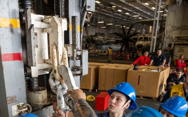 Nimitz Sailors Secure Pelican Hook During Replenishment-at-Sea