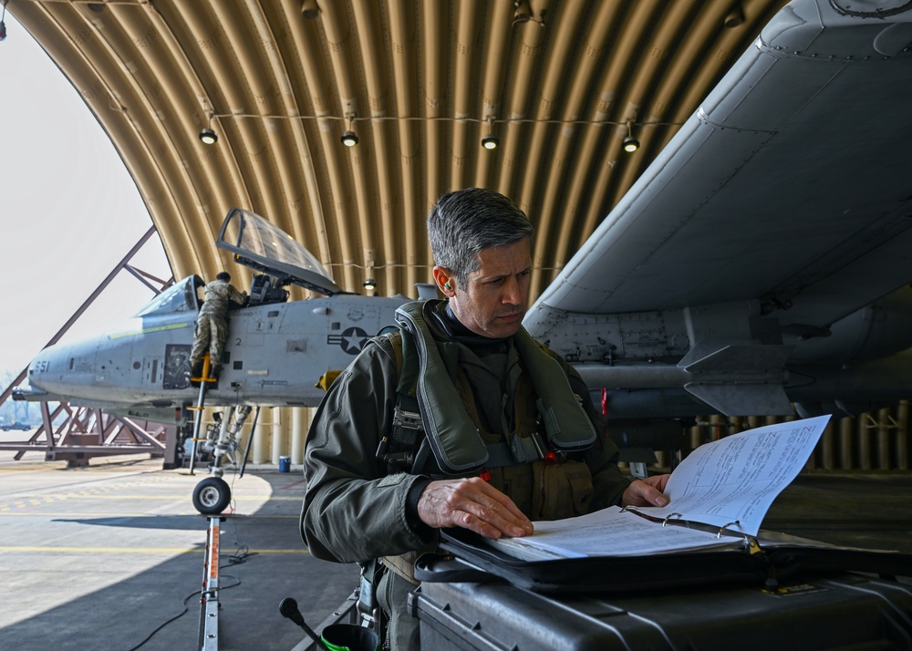 Osan commander takes to the skies for CSARTE 25-2