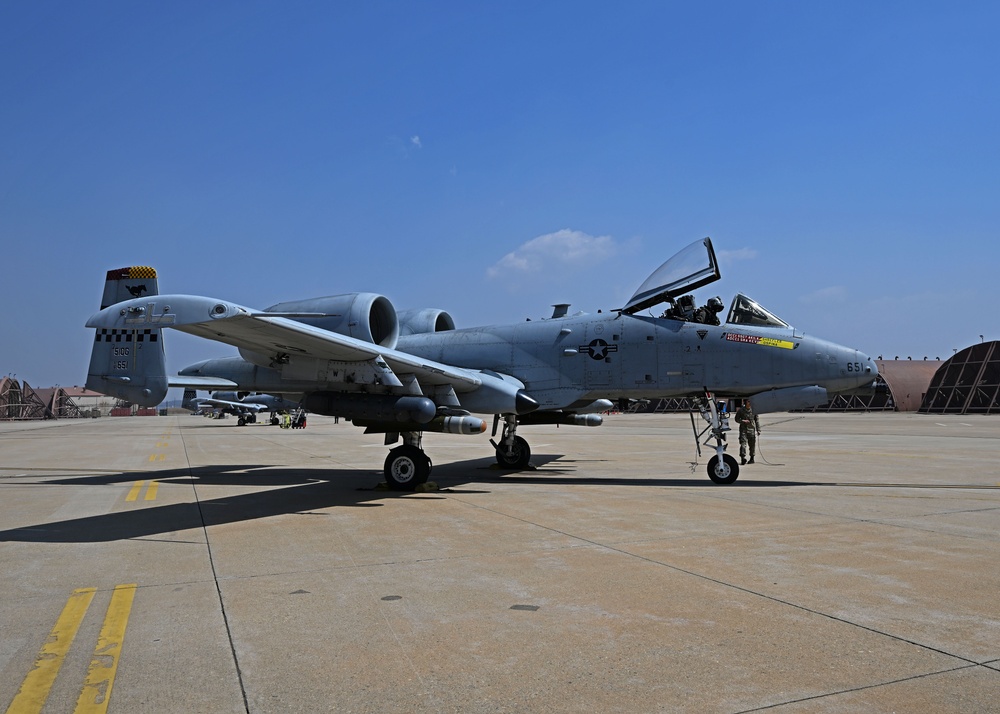 Osan commander takes to the skies for CSARTE 25-2