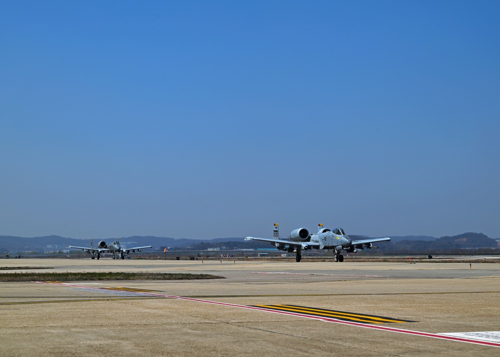 Osan commander takes to the skies for CSARTE 25-2