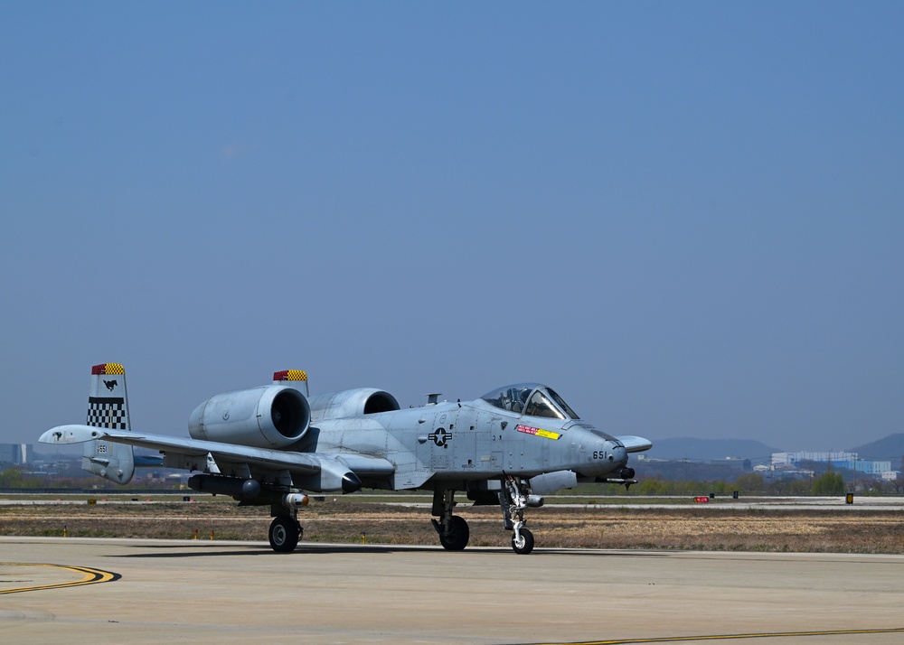 Osan commander takes to the skies for CSARTE 25-2