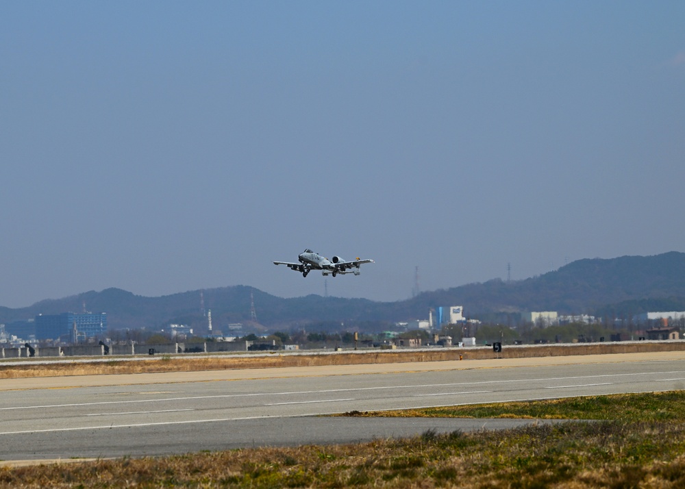 Osan commander takes to the skies for CSARTE 25-2