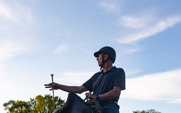 Caisson conducts training with trainers from the Royal Canadian Mounted Police