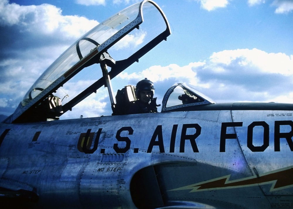 98-year-old pilot sees Skyraider legacy live on in AFSOC’s OA-1K Skyraider II