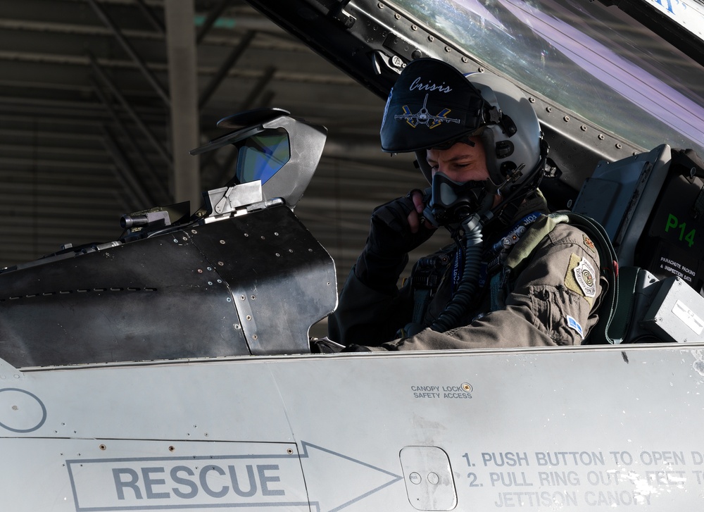 U.S. Air Force pilot prepares for takeoff in F-16