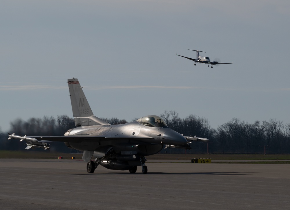 F-16 hits the runway to take flight