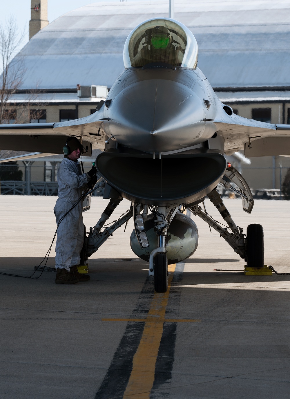 F-16 prepares to launch